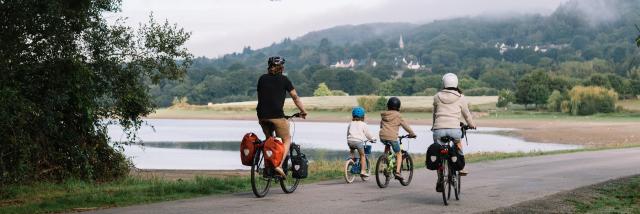 Mur-de-Bretagne_A-velo-en-famille_G.Mignard.jpg